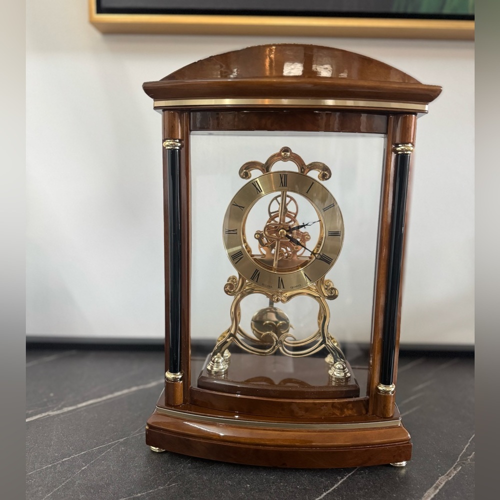 Bulova - Elegant Brown and Gold Mantel Clock